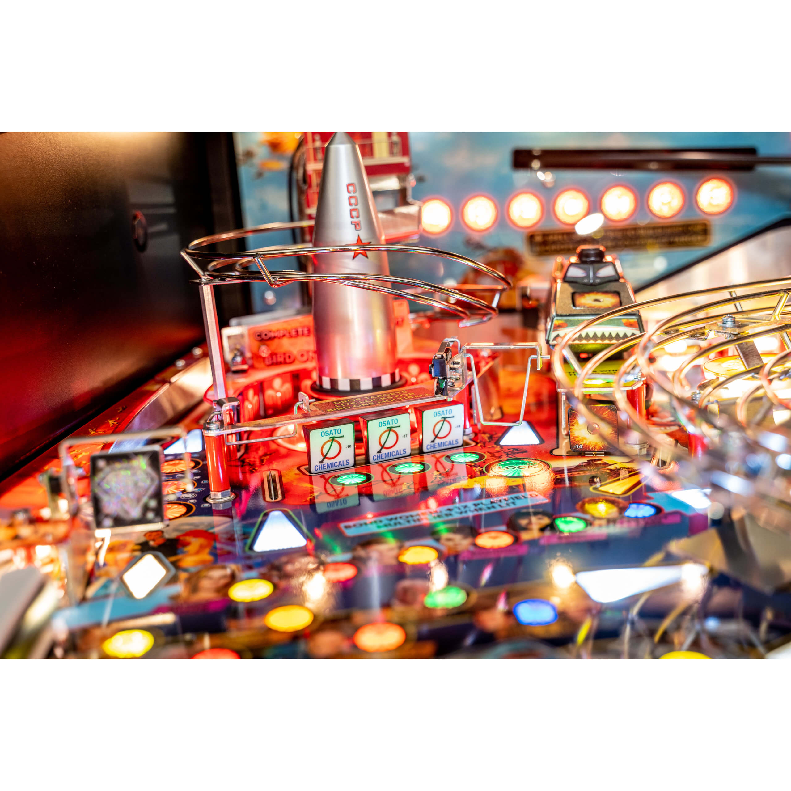 James Bond 007 Premium Pinball Machine by Stern James Bond 007 Premium Pinball Machine by Stern