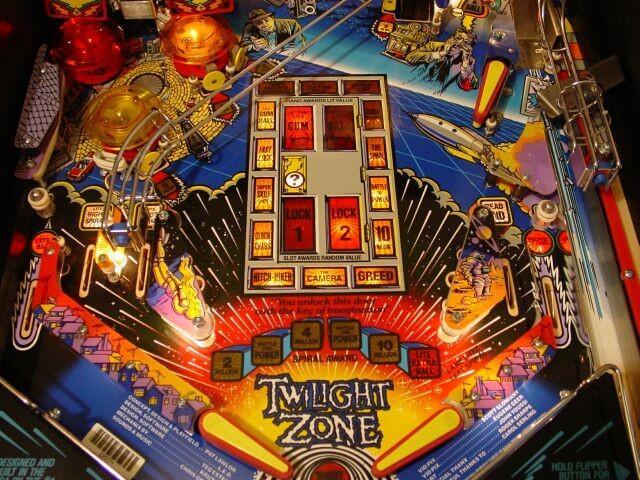 Pequeña pirámide de pinball Twilight Zone Topper Limited quanity 